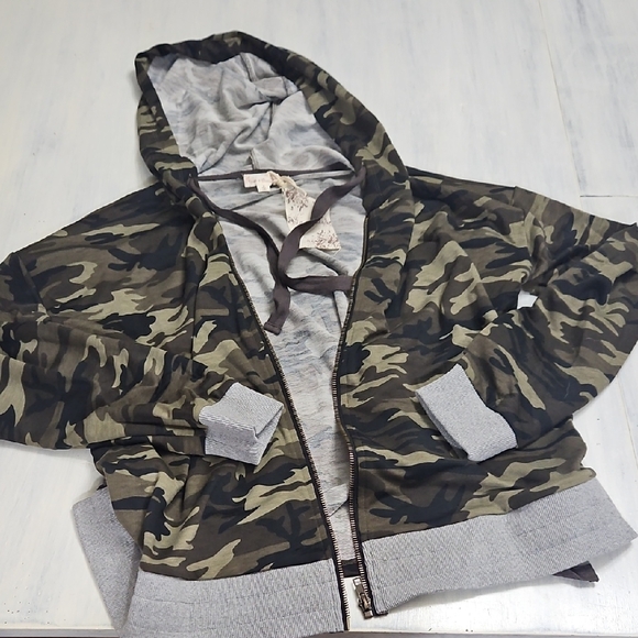 Size small full zip up camo hoodie with adjustable waistline by Hem & Thread NWT - Picture 1 of 8